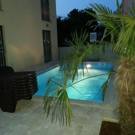 Villa Patricija-Apartmani Porec Exterior photo