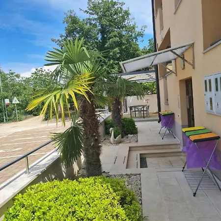 Villa Patricija-Apartmani Porec Exterior photo